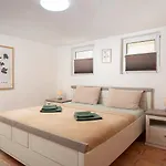 2 In Einem Haus * Ližnjan