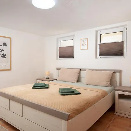 2 In Einem Haus * Ližnjan